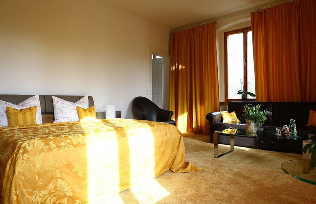 Schloss Weißenburg - Photo 17