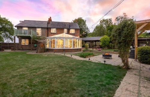 East Sussex Manor - Sleeps 12 - Hot Tub & Parking - Foto 3