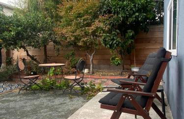 Cozy Sunfilled House with Deck Patio Garden - Foto 27