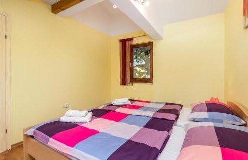 Beautiful Apartment In Lukovo Sugarje - Photo 20