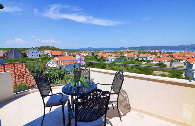 Apartment in Murter With Pool and Sea Views - Foto 4