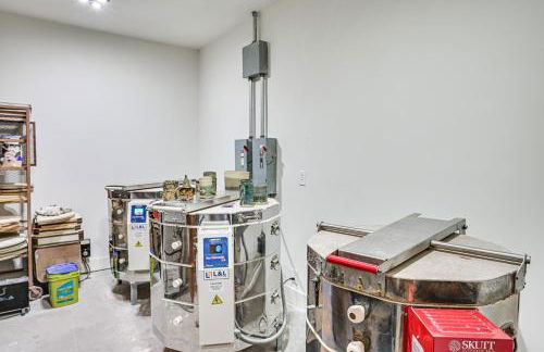 8 Mi to Lake Michigan Creative Retreat with Deck! - Foto 21