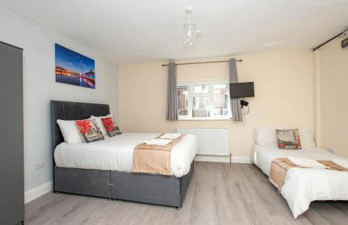 Saffron Studios - Photo 10