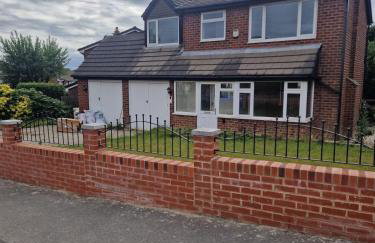 Family-Friendly Detached House Near Leeds and Bradford with Garden - Foto 37