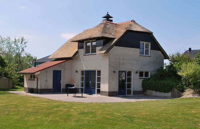 Thatched Villa With Bath in a Holiday Park - Foto 25