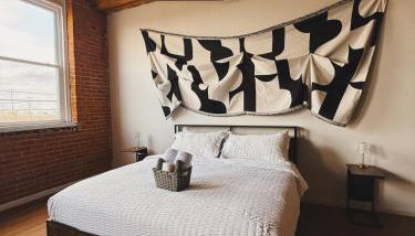 420 friendly Artsy walk Riverfront Loft King Bed - Foto 2