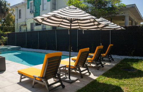 The Pearl & Oasis Duo Stylish 8BR Retreat - Photo 16