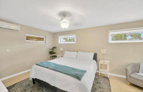 Home ON Key with pool, hot tub, putting green, arcade games, bike & mins to beach! - Foto 24