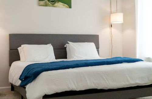 Riviere 2BR Apartment Pet Friendly Oasis Sleeps 6 Close to Epic Universe Pool & Gym - Foto 31