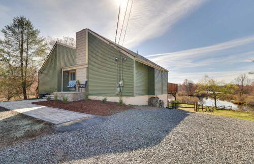 Dock and Fire Pit Lakefront Poconos Retreat! - Foto 35