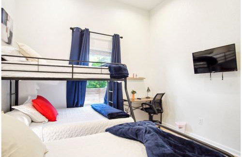 Skyline Retreat 3BR-3BA w Stunning Views Near DT - Foto 26