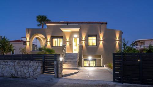 Luna Luxury Living - Photo 4