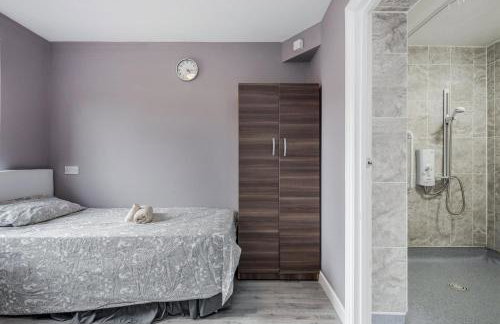 Remaj Serviced Accommodation, sleeps 7 & free parking - Foto 2