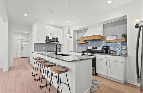 Newly Renovated! Beautiful home with game room. - Foto 14