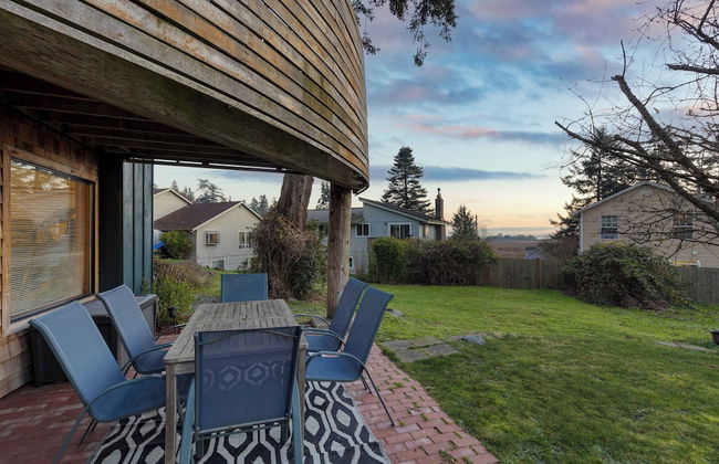 Deck Views, Fire Pit, Pool, 3 Mins to Beach Madrona Tree Retreat by Avantstay - Foto 4