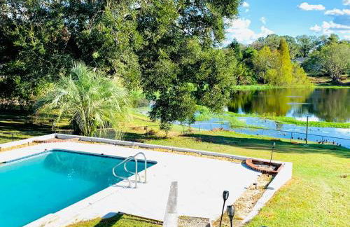 Stylish Lake home with HUGE POOL, Arcade with PS5,and Theater Just 5 min from Legoland - Foto 13