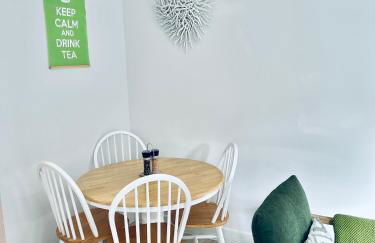 Dover Ferry Apartments x 2 Sleeps 10 with parking and castle views - Foto 11