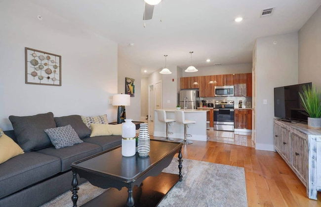 Luxurious Downtown Condo - Photo 13