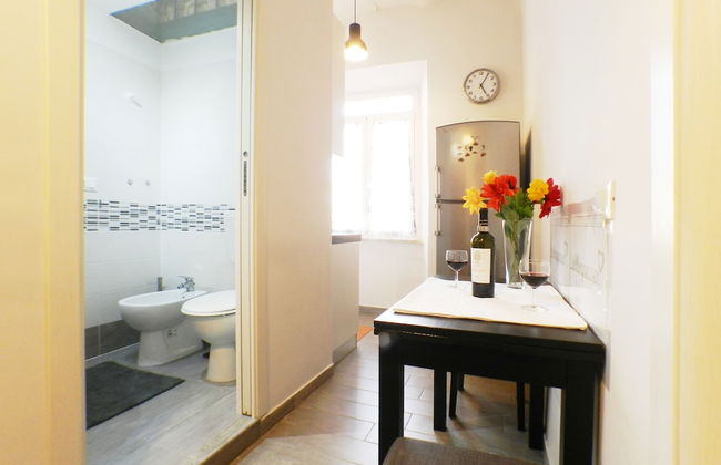 Black and White Movie Apartment - Photo 13