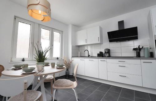 Design am Rhein I Traumlage Rheinufer I 3BR I Küche I öffentl Parkplätze I helloYOU apartments x BRIGHT Collection - Foto 9