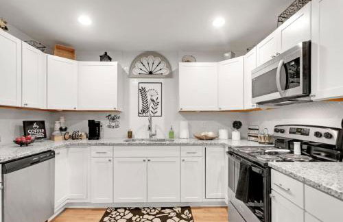 Retro Cumberland 2-Story Hangout near Six Flags - Foto 4