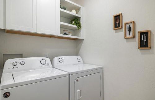 Bus Stop Saloon - Cave Creek with Spa - Photo 43