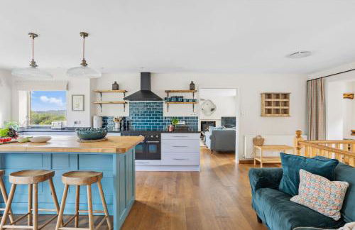 Rocket House - Large family home perched above the river - Foto 9