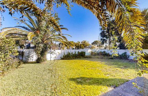 Spacious and quiet home with private patio & enclosed yard - Foto 26