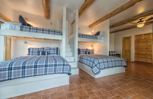 Azalea Retreat by Avantstay Sleeps 34 & Pool - Foto 39