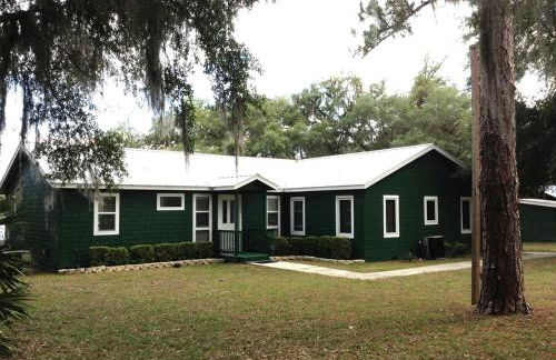 Lakefront Cottage with a Private Dock near Ocala National Forest in Orange Springs, Florida - Foto 1