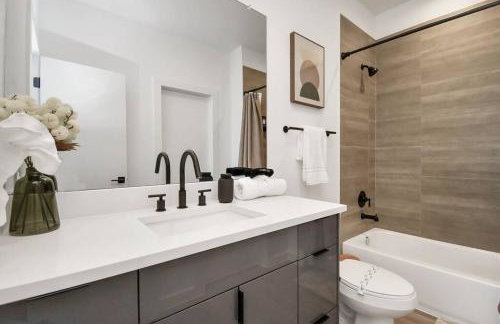 Chateau de Amour- Exquisite Townhouse - Medical Center, Downtown HTX - Foto 60