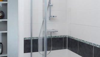 Les Toits de Chartres - 2 appt - Parking gratuit - Foto 3, Shower