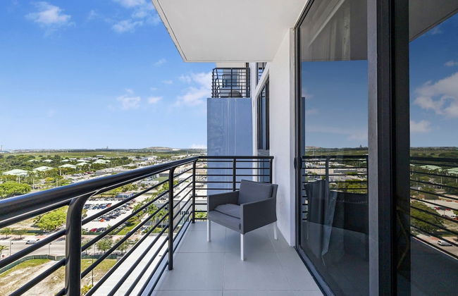 Downtown Doral Condo w-Free Parking - Foto 36