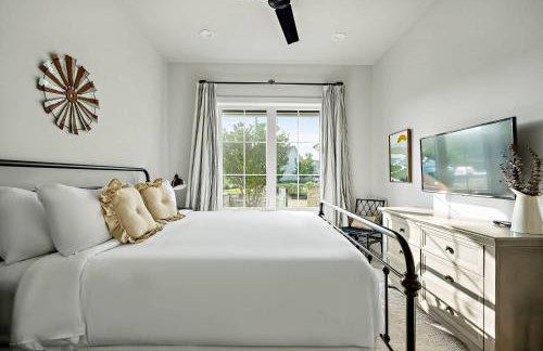 Scenic Lake Travis Farmhouse - Pickleball - BBQ - Foto 17