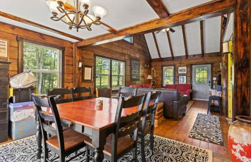 Knotty By Nature- Pet Friendly, Firepit, 150 Acres - Foto 18