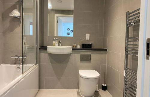 Entire Riverside Apartment with Balcony - Foto 3