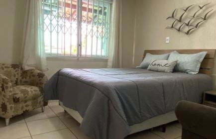 Piscina e Sinuca CASA Beto Carrero 500m do Parque 1 suite e 2 quartos 3bwc a 300m da Praia churrasqueira e estacionamento privado - Foto 17