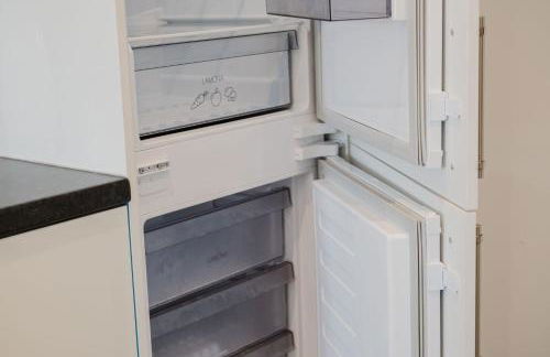 Modern and Comfortable Home away from Home - Photo 31