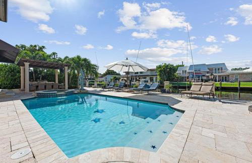 Near the Beach • Pool & Jacuzzi • Waterfront Villa - Foto 68