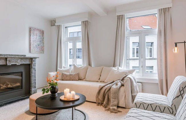 Charming House in the City of Antwerp With Parking - Foto 1