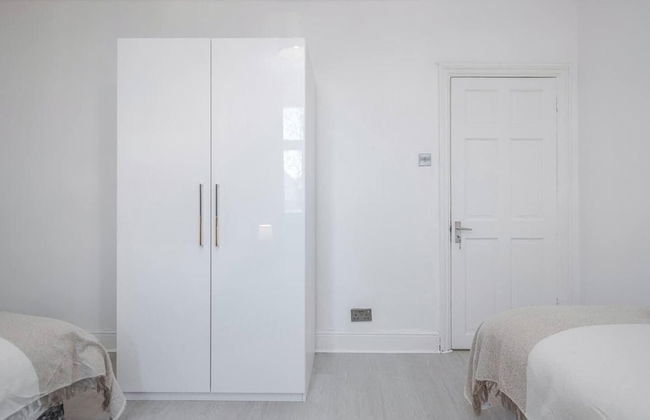 Stunning Top 2 Bed Flat Tilbury Central Location - Foto 3