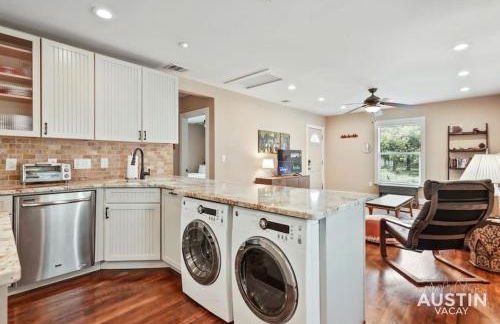 Sizable Screened in Porch w Luxury Kitchen and Bath - Foto 13