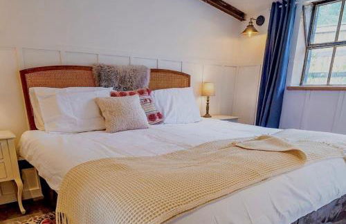 Luxury Barn with Hot Tub, Spa Treatments, Private Dining - Photo 18