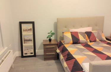 Newly Refurbished 2- Bed Stylish Home - Foto 27