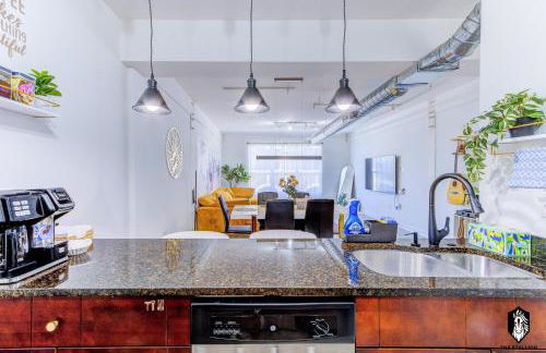 The Stallion #209 - Walk to Museums, Luxe Loft with free gated & covered parking - Foto 13