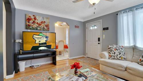 Super Cute & Cool Home with 65Inch TV 2Baths 4 Bedrooms 2King Beds BBQ Grill Fenced Backyard - Foto 3