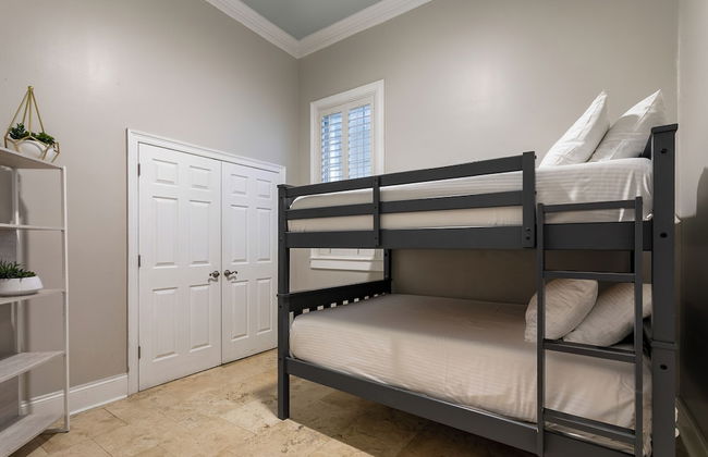 Modern 3BR Condo With Pool - Foto 12