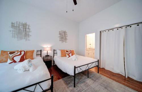 Modern Rooftop Townhome w Hot Tub & Skyline Views - Photo 46