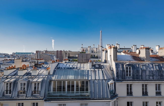 Eiffel Tower Design Residence - Photo 7