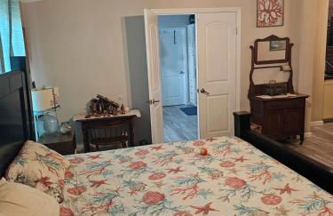 Huge 3k SQ FT Waterfront Home - Photo 7